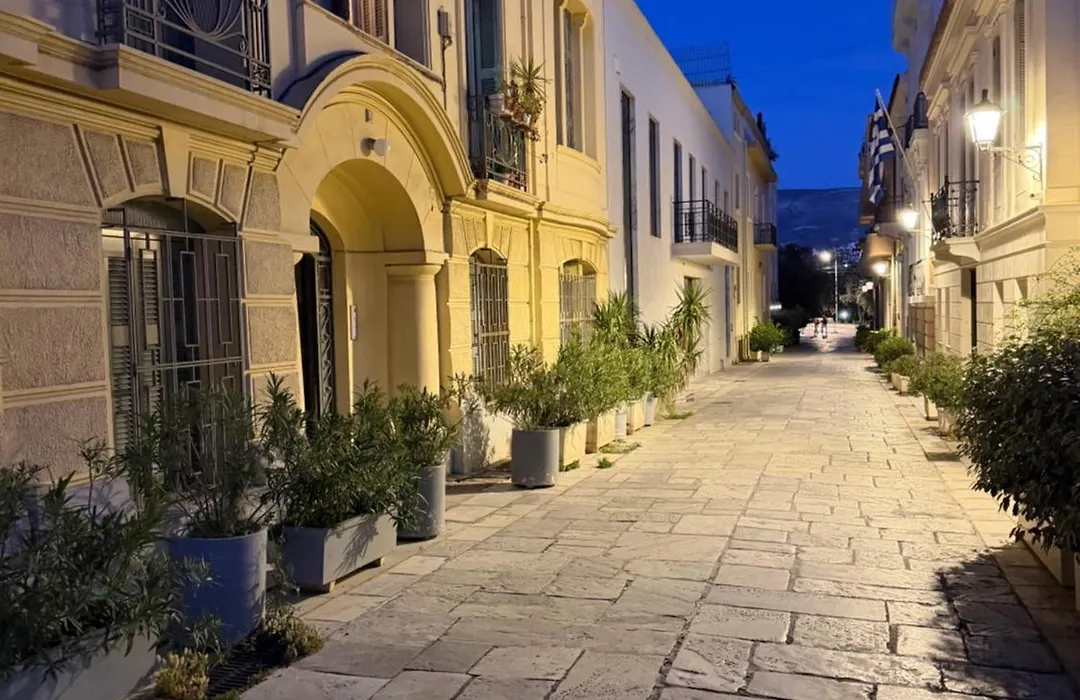 Plato'S Square Apartments-1